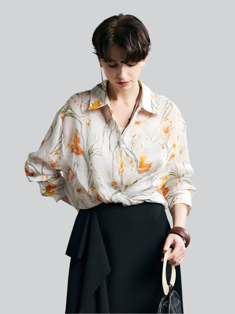 Chic women's floral print shirt made of 100% ramie, featuring a turn-down collar, chest pocket, and loose fit. Lightweight and ideal for spring/summer 2025.