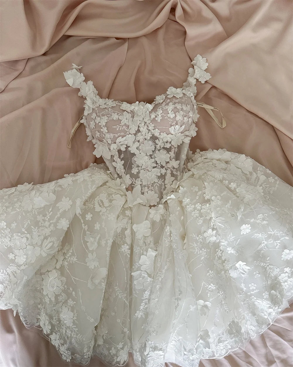 Boho Floral Lace Mini Ball Gown – Custom Short Dress for Prom, Wedding, or Evening with Flower Straps | Vestidos de Fiesta