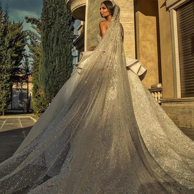 2025 Elegant Sleeveless Ball Gown Wedding Dress Sweetheart Neckline, Beading & Crystal Details, Long Train, Robe de Mariée