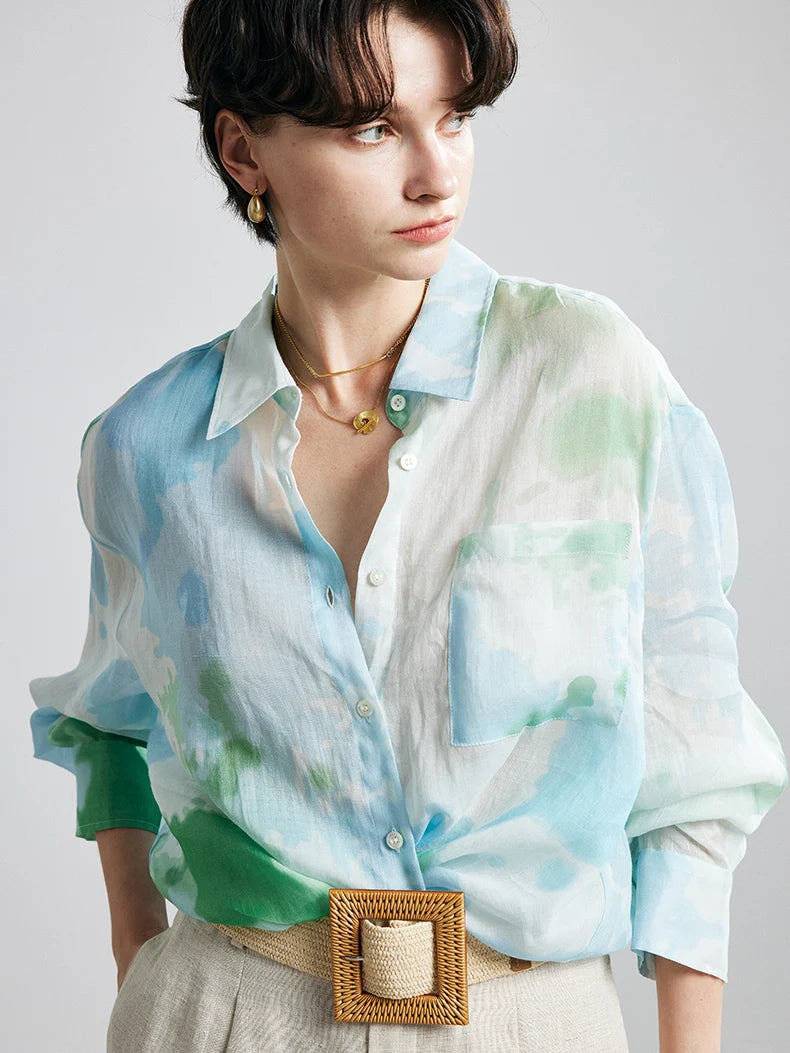 Chic women's floral print shirt made of 100% ramie, featuring a turn-down collar, chest pocket, and loose fit. Lightweight and ideal for spring/summer 2025.