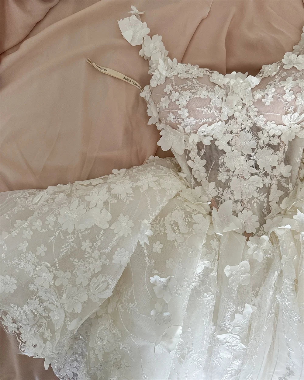 Boho Floral Lace Mini Ball Gown – Custom Short Dress for Prom, Wedding, or Evening with Flower Straps | Vestidos de Fiesta