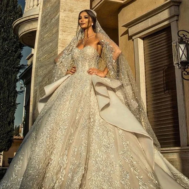 2025 Elegant Sleeveless Ball Gown Wedding Dress Sweetheart Neckline, Beading & Crystal Details, Long Train, Robe de Mariée
