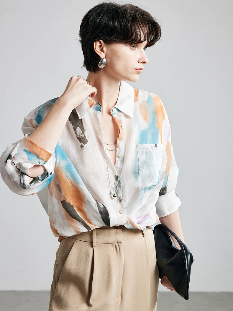 Chic women's floral print shirt made of 100% ramie, featuring a turn-down collar, chest pocket, and loose fit. Lightweight and ideal for spring/summer 2025.
