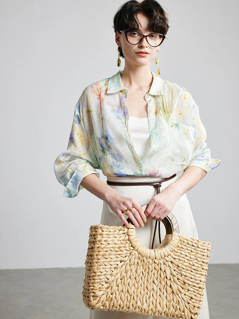 Chic women's floral print shirt made of 100% ramie, featuring a turn-down collar, chest pocket, and loose fit. Lightweight and ideal for spring/summer 2025.