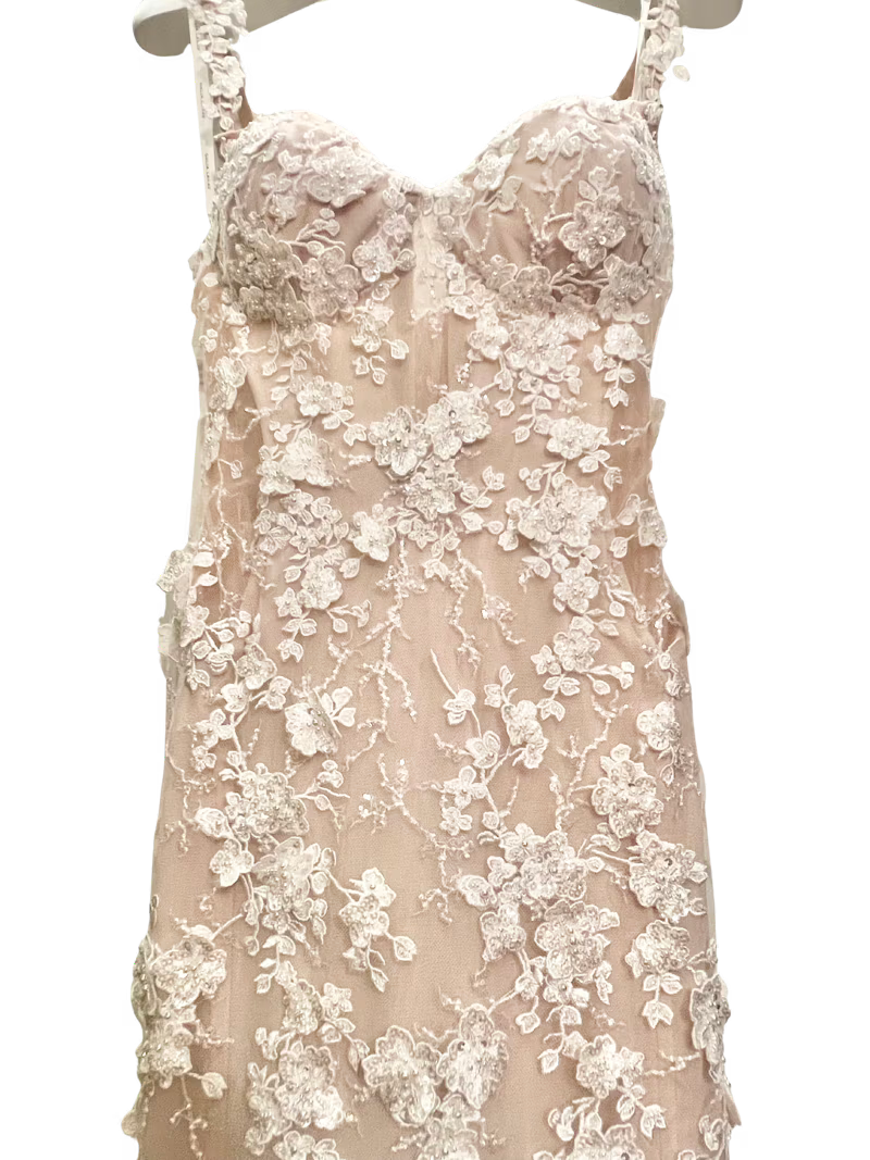 Custom Made Romantic Mermaid Wedding Dress – V-Neck, Lace Appliqués & 3D Floral Details | Vestido de Novia