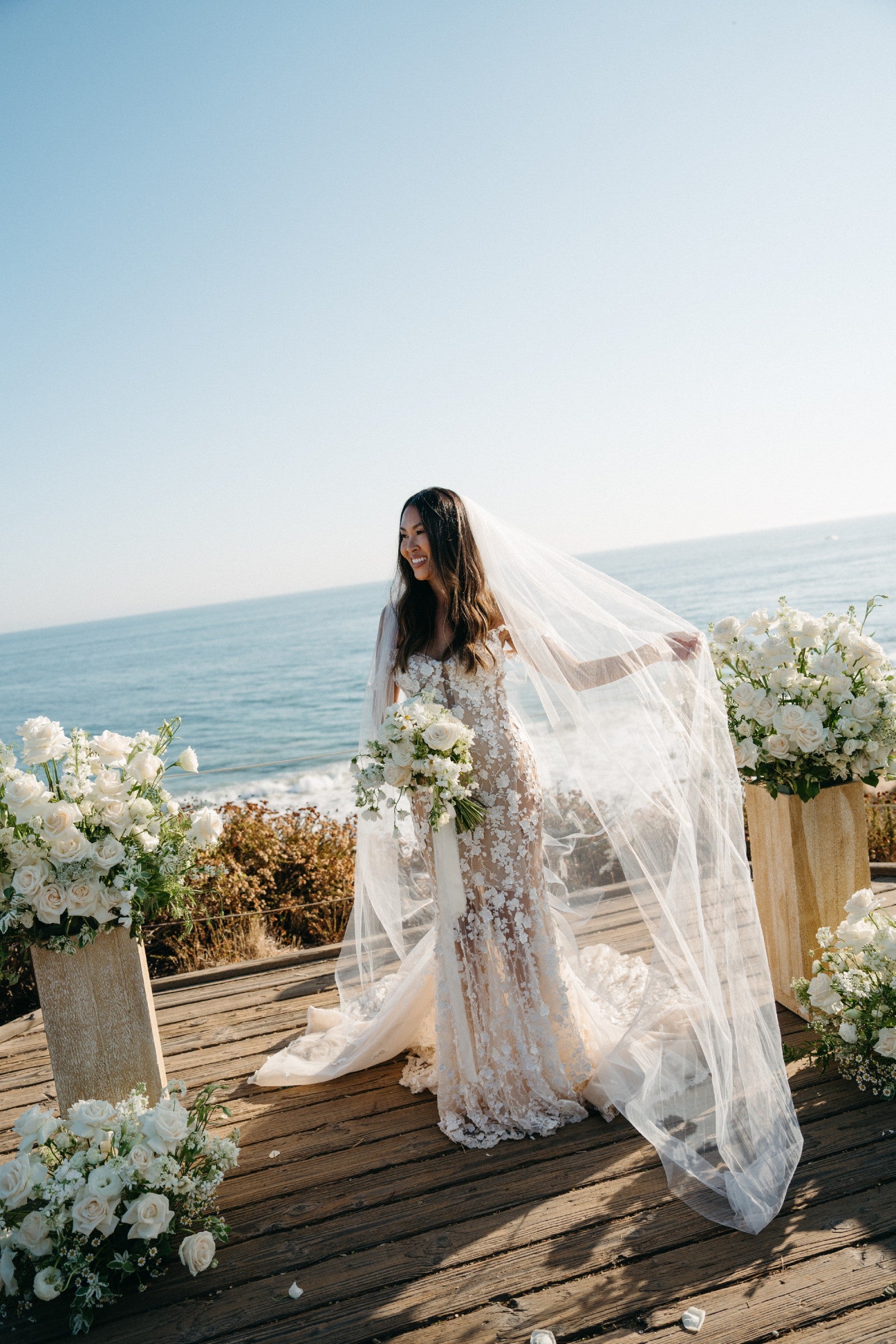 Custom Made Romantic Mermaid Wedding Dress – V-Neck, Lace Appliqués & 3D Floral Details | Vestido de Novia