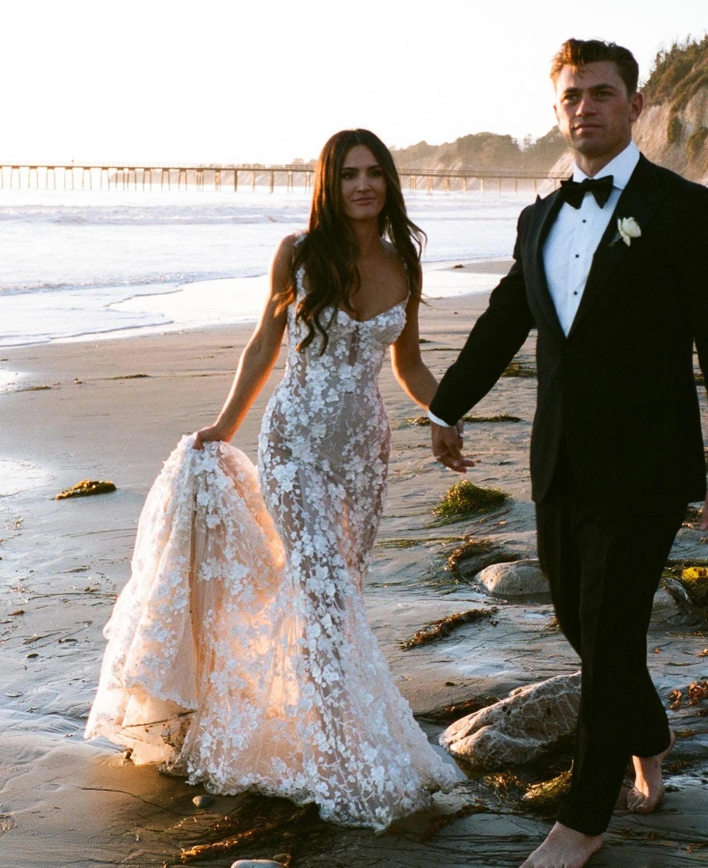 Custom Made Romantic Mermaid Wedding Dress V-Neck, Lace Appliqus & 3D Floral Details | Vestido de Novia White / Floor Length / Custom Size Custom Made Romantic Mermaid Wedding Dress V-Neck, Lace Appliqus & 3D Floral Details | Vestido de Novia White / Floor Length / Custom Size