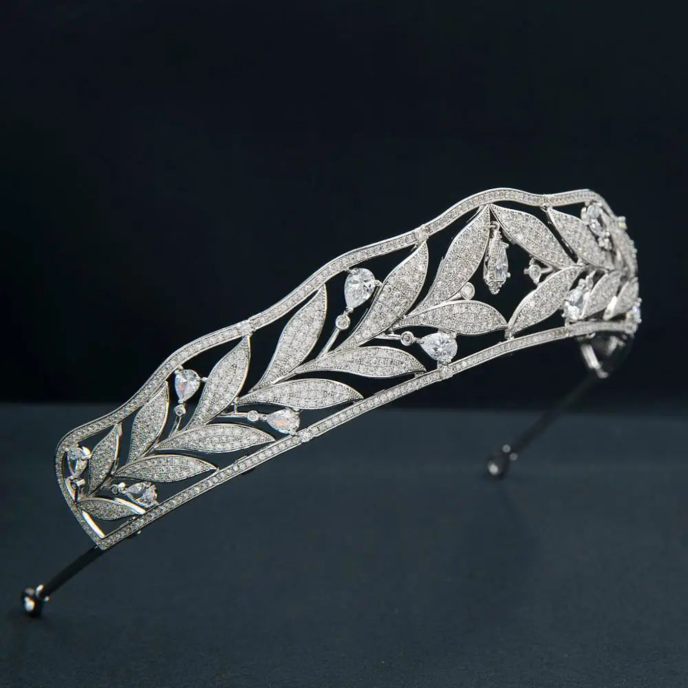 SPECIFICATIONS
Fine or Fashion: Fashion
Gender: Women
High-concerned Chemical: None
Item Type: Hairwear
Material: Copper, Cubic Zirconia
Metals Type: Copper
Metal: Platinum Plated
Color: Silver
Model Number: CH10369
Shape/Pattern: Leaf & Floral
Style: Classic
Size: Approx. 14.5 cm diameter Ã— 3.5 cm height (center)
Condition: Brand New
Note: Wholesale price does not include gift box