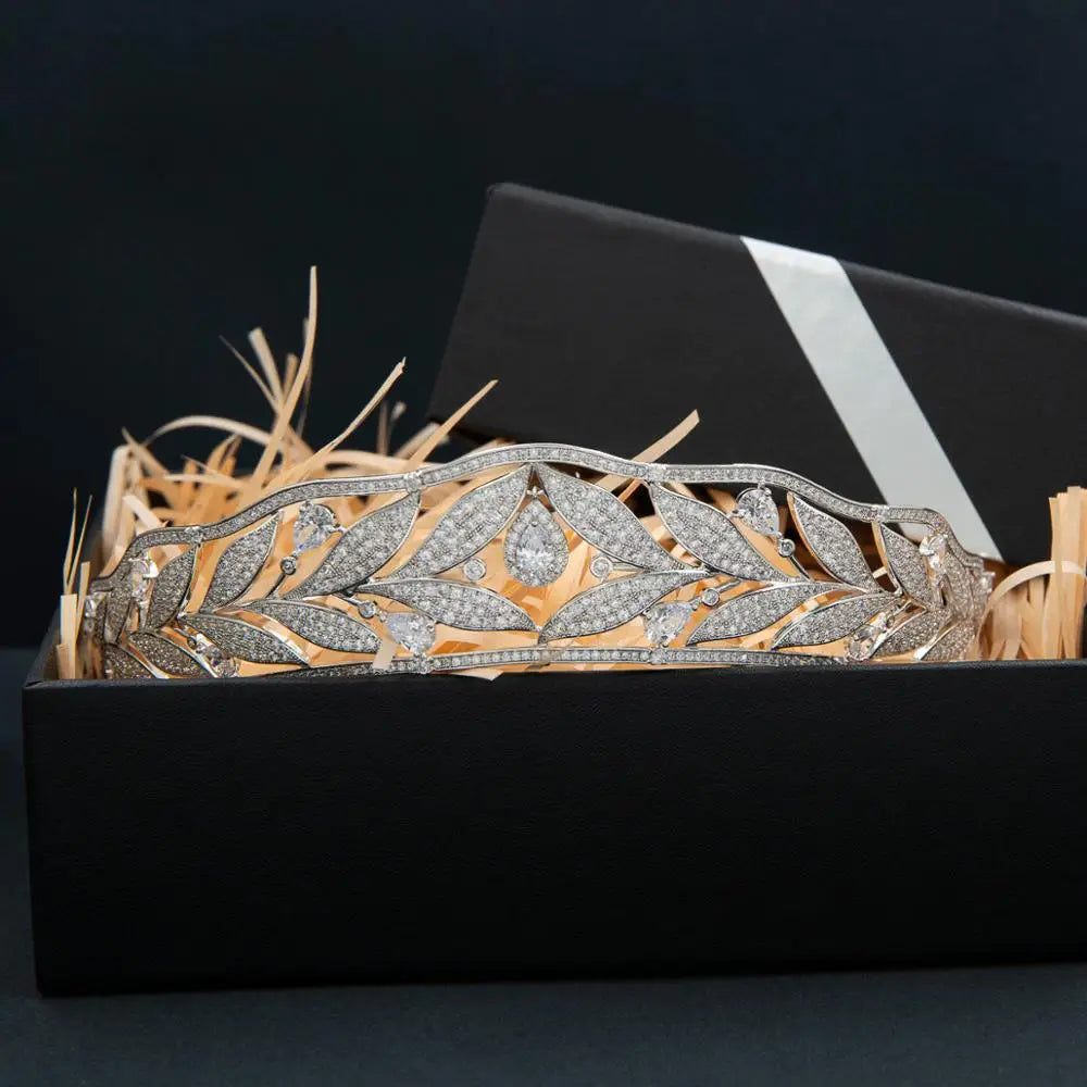 SPECIFICATIONS
Fine or Fashion: Fashion
Gender: Women
High-concerned Chemical: None
Item Type: Hairwear
Material: Copper, Cubic Zirconia
Metals Type: Copper
Metal: Platinum Plated
Color: Silver
Model Number: CH10369
Shape/Pattern: Leaf & Floral
Style: Classic
Size: Approx. 14.5 cm diameter Ã— 3.5 cm height (center)
Condition: Brand New
Note: Wholesale price does not include gift box