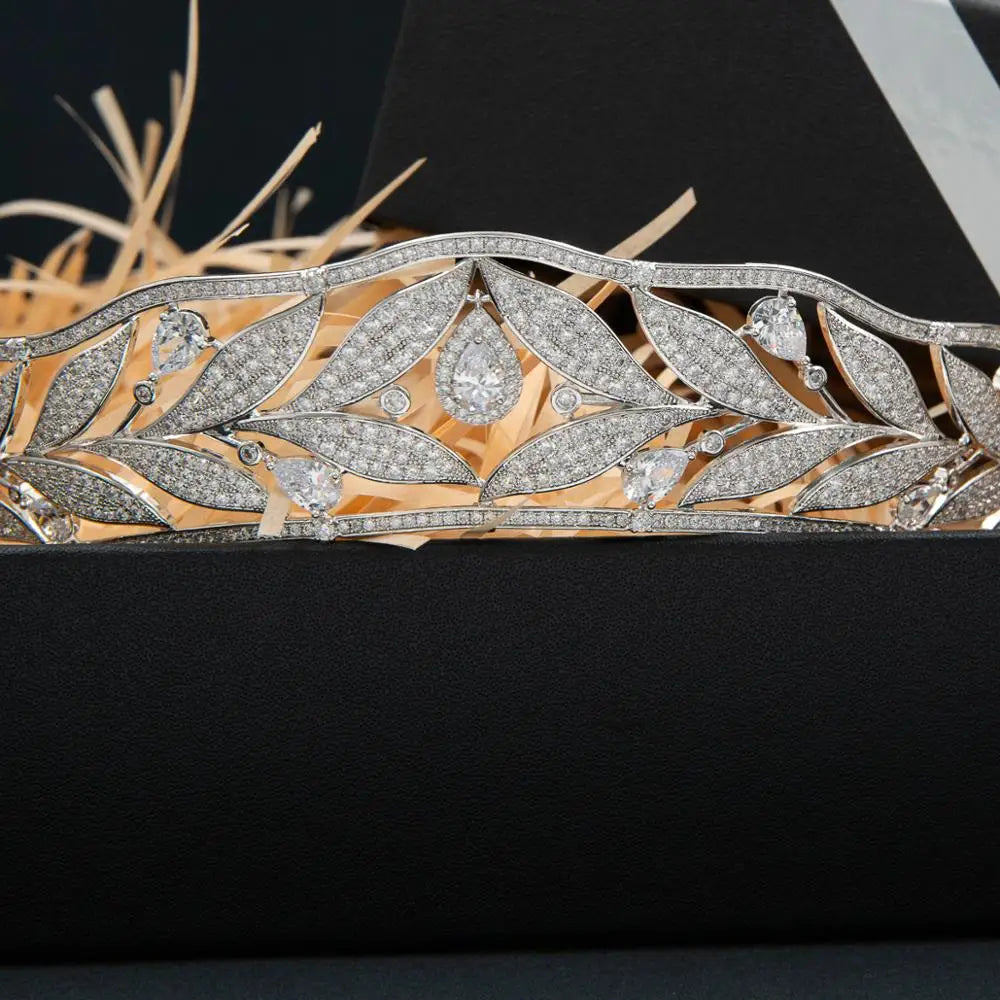 SPECIFICATIONS
Fine or Fashion: Fashion
Gender: Women
High-concerned Chemical: None
Item Type: Hairwear
Material: Copper, Cubic Zirconia
Metals Type: Copper
Metal: Platinum Plated
Color: Silver
Model Number: CH10369
Shape/Pattern: Leaf & Floral
Style: Classic
Size: Approx. 14.5 cm diameter Ã— 3.5 cm height (center)
Condition: Brand New
Note: Wholesale price does not include gift box