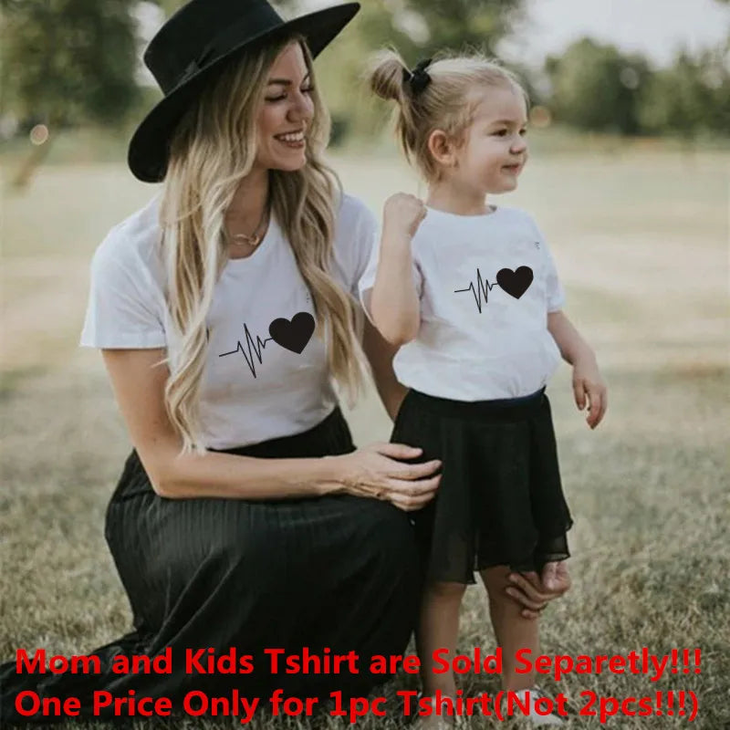 Fashion Family Matching Clothes Outfits Look Mother Daughter Flower Heart Print Tshirt Clothing Mommy and Me Family Look T-shirt