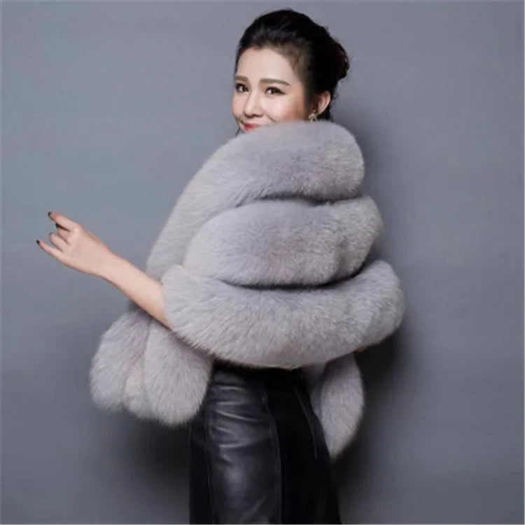 Elegant Faux Fox Fur Cape for Women – Luxury White Shawl & Fashion Poncho for Parties