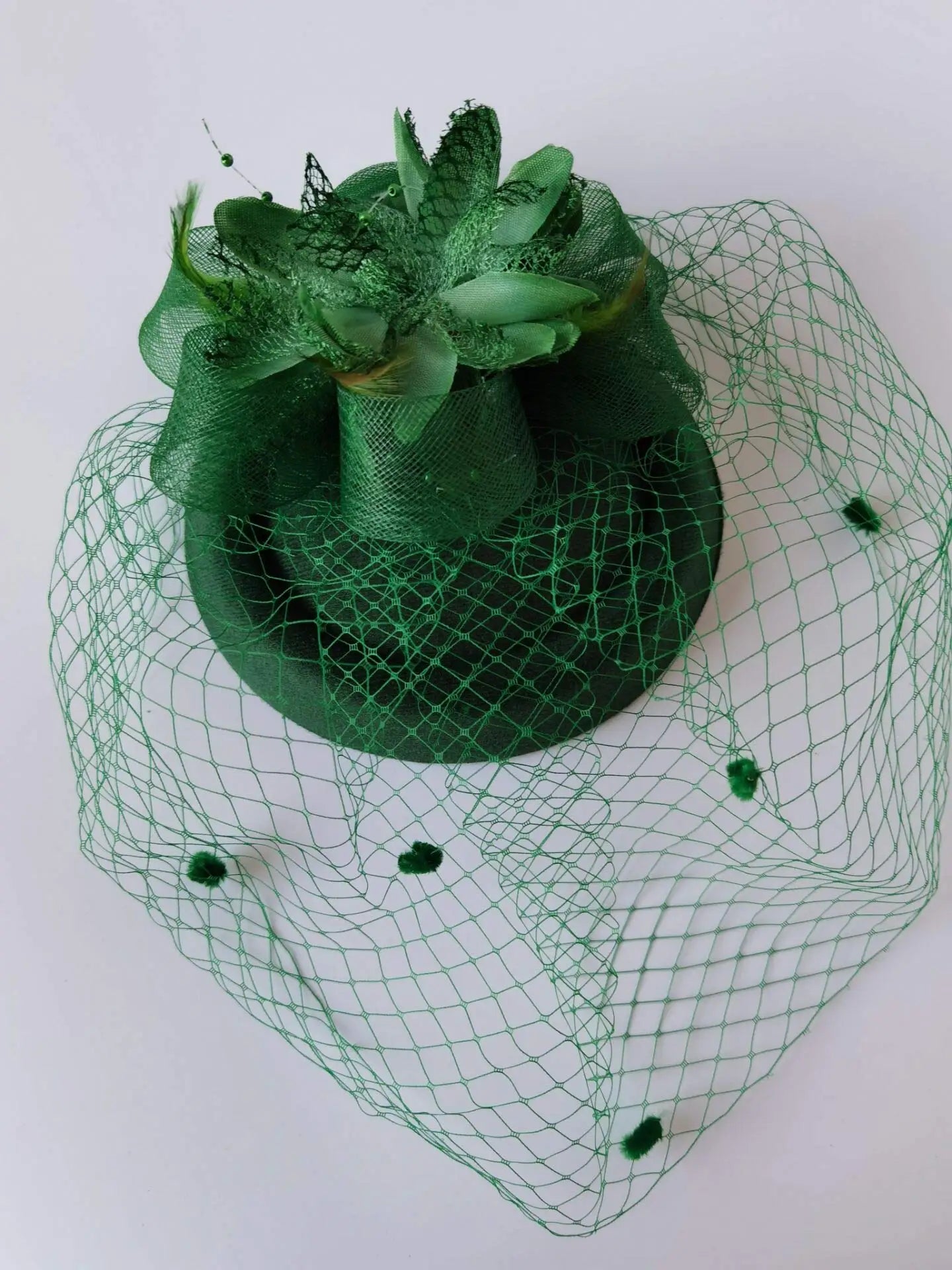 Vintage Fascinator Hat for Women – 20s/50s Pillbox Style with Flower & Veil for Kentucky Derby, Wedding, or Tea Party