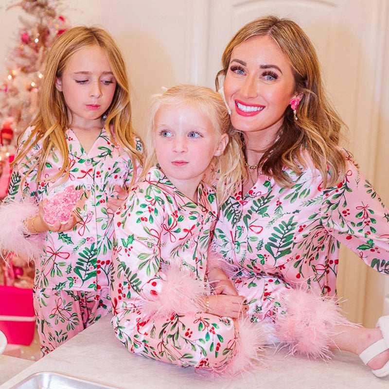 Christmas Leaves Print Mommy and Me Pajamas Set — Loose Top & Pants Family Matching Sleepwear