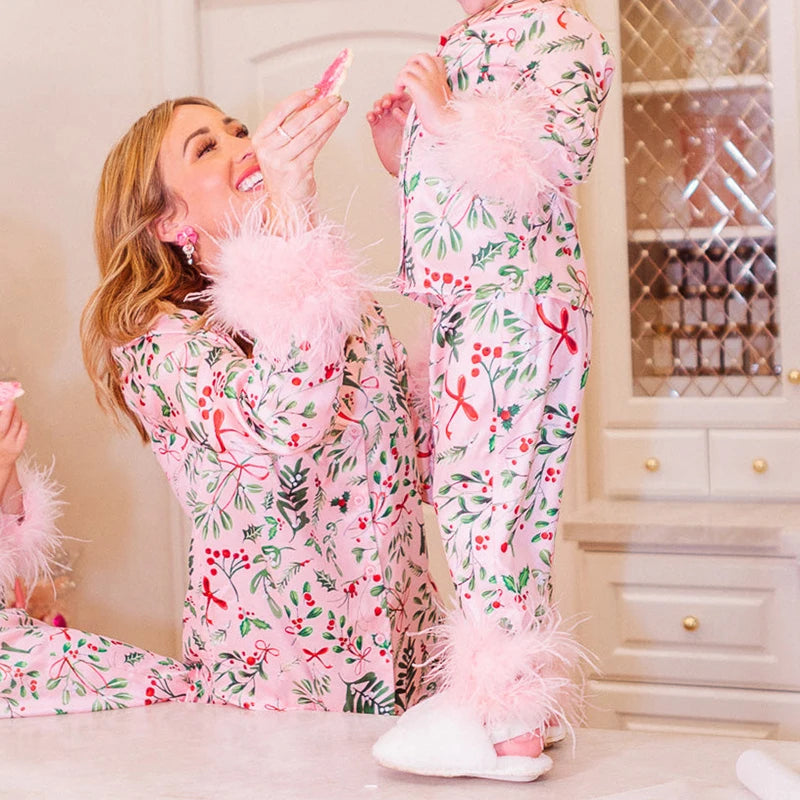 Christmas Leaves Print Mommy and Me Pajamas Set — Loose Top & Pants Family Matching Sleepwear