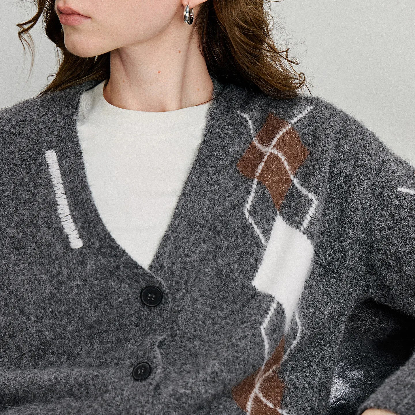 Women Knitted Sweater 2025 Autumn New Grid Pattern V Neck Single Breasted Button Knitted Cardigan Coat Gray