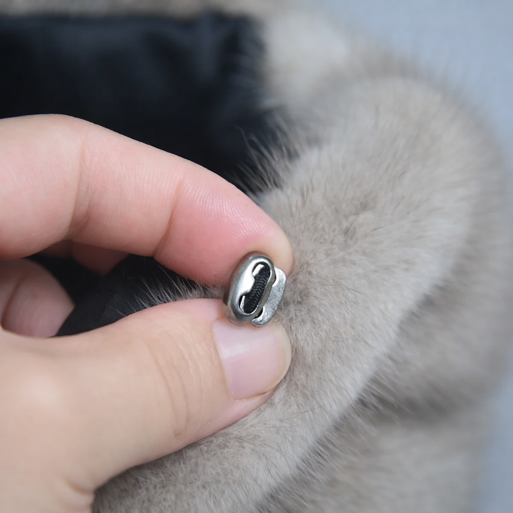 Women’s Luxury Real Mink Fur Bomber Hat – Natural Fur Winter Outdoor Hat