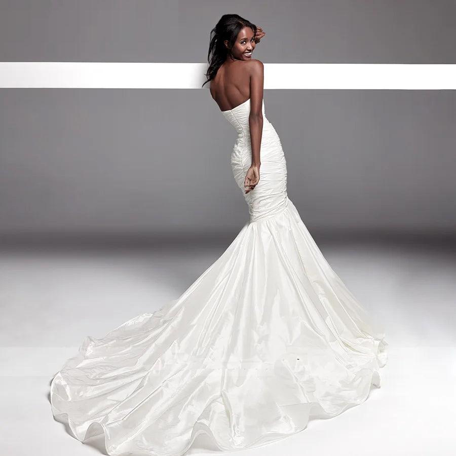 Vintage Bridal Gown: Elegant Satin Mermaid Wedding Dress with Ruched Strapless Sleeveless Design - Timeless Vestido De Novia