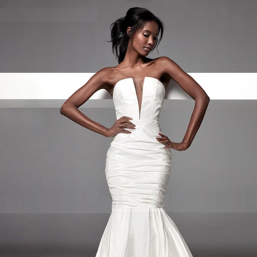 Vintage Bridal Gown: Elegant Satin Mermaid Wedding Dress with Ruched Strapless Sleeveless Design - Timeless Vestido De Novia