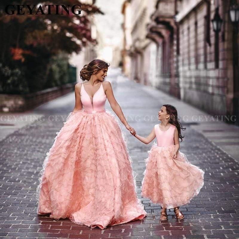 Coral Pink Mother-Daughter Gowns Mother Dress / 2 Coral Pink Mother-Daughter Gowns Mother Dress / 2