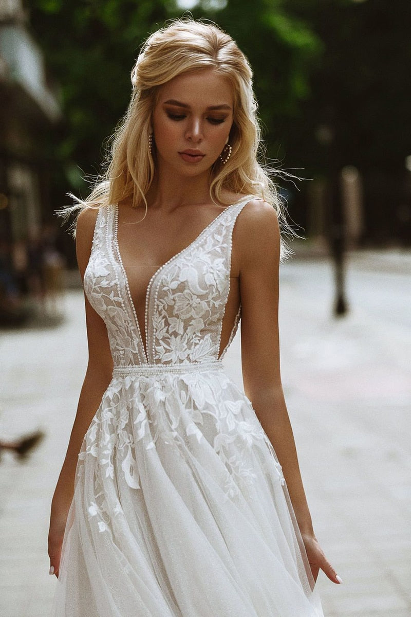 Boho V-Neck Appliques Lace A-Line Tulle Wedding Gown