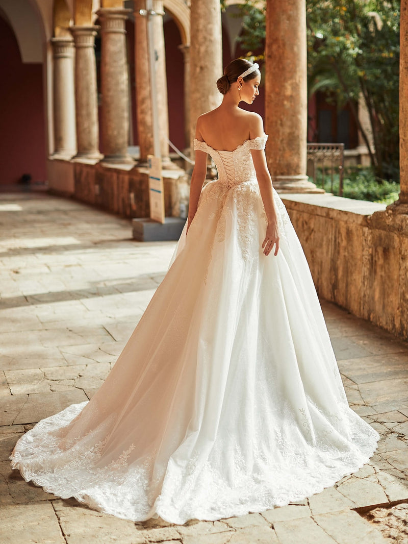 New Gorgeous Appliques Beading Backless Ball Gown Wedding Dress