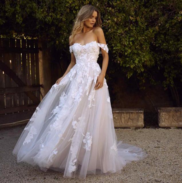 Off the Shoulder Backless Elegant Wedding Dress with Detachable Sleeves